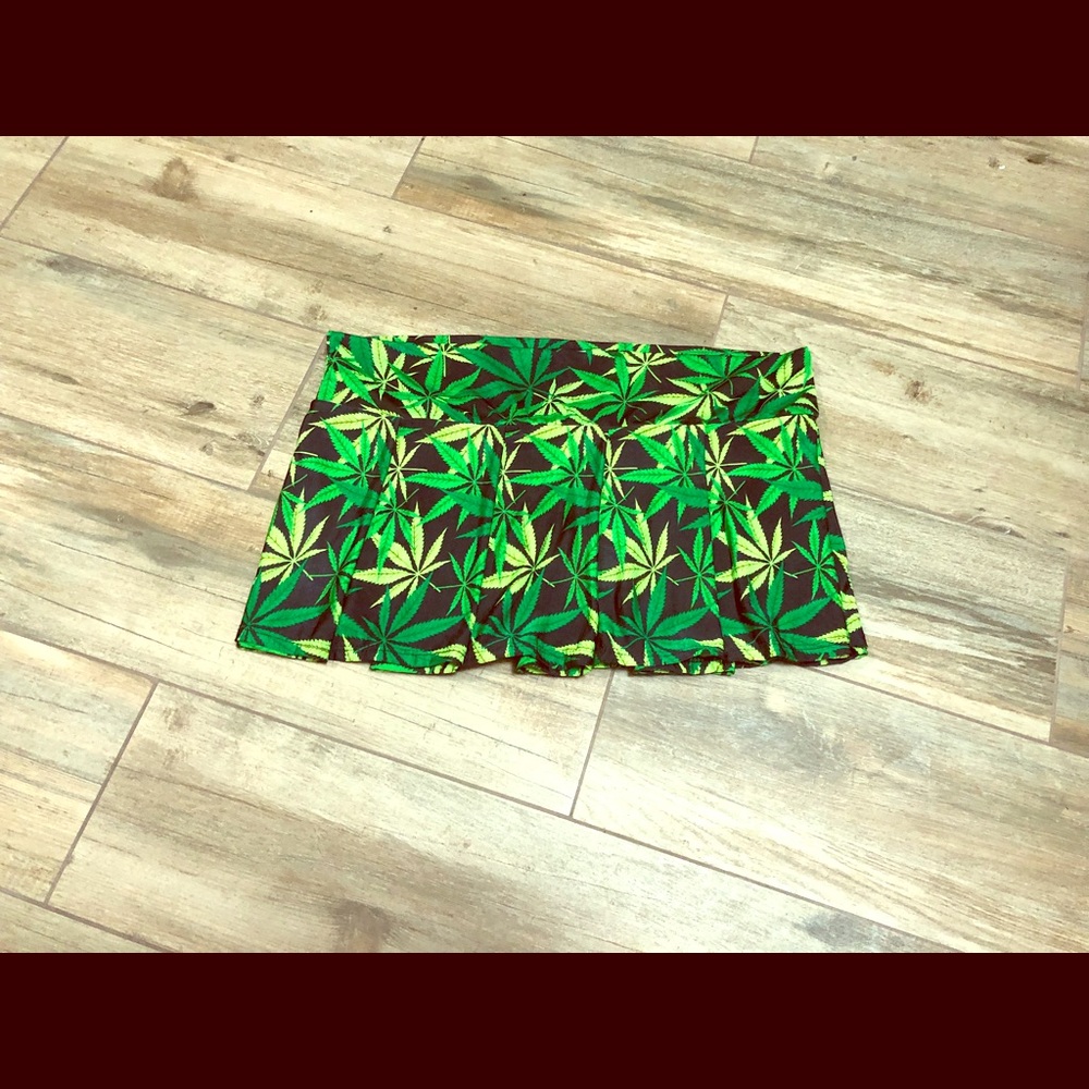 Body Rage Pot Leaf Pleated Skirt